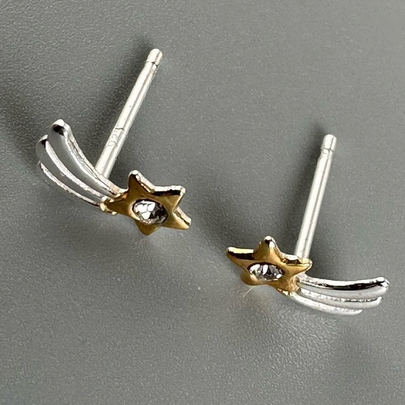 Sterling Silver Two Tone Shooting Star Studs - Picture 5 of 12